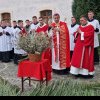 VIDEO Floriile Catolice: Procesiune la Catedrala Romano – Catolică ”Sfântul Mihail” din Alba Iulia