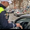 VIDEO: Șoferițele din Sebeș au primit mărțișoare și urări de 1 Martie, din partea polițiștilor rutieri