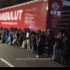 24 de migranți ascunși în două camioane pentru a trecere ilegal în Ungaria, depistați la frontiera Nădlac II