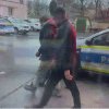 [VIDEO] A fost prins: are 34 de ani și a tăiat roțile a zeci de mașini parcate pe Miron Costin
