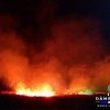 Incendiu puternic de vegetație uscată la Doicești! Flăcările au cuprins o suprafață de aproximativ 6 hectare