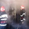 Incendiu puternic la anexa unui operator economic din orașul Titu! S-a intervenit cu mai multe autospeciale pentru stingerea flăcărilor