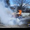 O mașină a luat foc și a ars ca o torță, în Dâmbovița! Autoturismul a fost distrus în totalitate