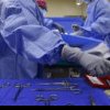 Un chirurg și-a înţepat intenționat un coleg în timpul unei operații, cu un instrument folosit pe o pacientă cu hepatită C