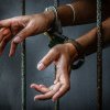 Condamnată la închisoare, depistată și încarcerată de polițiști