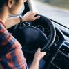 Peste 30 de tineri fără posibilități financiare din România vor face gratuit școala de șoferi
