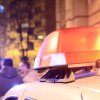 Tânăr reținut de polițiști după ce a bătut un bărbat în parcarea unui magazin din Lugoj