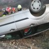 ACCIDENT pe DJ 704 A, la Pianu de Sus: Doi adolescenți de 18 ani au ajuns la spital după ce au lovit un autoturism parcat și s-au răsturnat