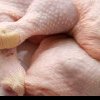 Carne de pui vopsită gălbui descoperită de inspectorii ANPC: „Există o vorbă care spune că umbli cu cioara vopsită”