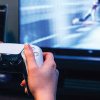 Practicarea jocurilor video timp de cel puţin trei ore pe zi, asociată cu probleme fizice
