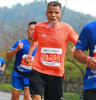CONTROVERSE ÎN TIMPUL COMPETIȚIEI Maratonist chinez descalificat pentru fumatul în timpul cursei