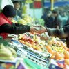 PIAȚA SĂTMĂREANĂ Pe măsură ce vremea se încălzește, piețele din Satu Mare sunt din ce în ce mai bogate în legume de sezon
