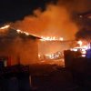 FOTO | Incendiu la un magazin și la o casă din Sălcioara