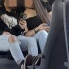 Tinere surprinse cu picioarele pe scaun într-un autobuz din Cluj-Napoca: ,,Nu au un pic de bun simț”