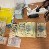 Traficant, prins în flagrant delict într-un cămin din Cluj-Napoca! Polițiștii au găsit la el în cameră 100.000 de lei într-un aparat de vidat
