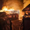 Incendiu devastator într-o gospodărie din Frasin. Proprietarii au suferit atac de panică (foto)