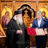 Marcel Ciolacu a primit de la IPS Calinic Ordinul ”Crucea Bucovinei”. Premierul s-a închinat la racla cu moaștele Sfântului Mare Mucenic Ioan cel Nou
