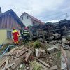 O autobasculantă s-a răsturnat peste două locuințe din comuna Drăgușeni (FOTO)
