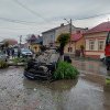 O șoferiță de 49 de ani din Rădăuți a lovit o mașină și s-a oprit într-un copac la ora 06.40 dimineața