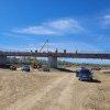 Prefectul Moldovan a inspectat lucrările la podul de la Milișăuți fiind satisfăcut de mobilizarea ”exemplară” a constructorului (foto)
