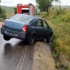 Șoferiță de 28 de ani din Cajvana nu a știut cu volanul și s-a dus cu mașina în șanț