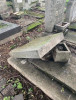 Zeci de monumente funerare distruse în cimitire din Timiș