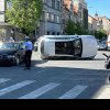 Accident teribil într-o intersecție din Cluj-Napoca. O mașină s-a răsturnat după un impact devastator