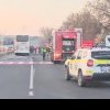Accident teribil: un camion a izbit un microbuz plin de elevi