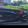 Impact violent între două mașini, în județul Argeș. Una dintre ele s-a răsturnat: 3 persoane au ajuns la spital