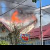 Incendiu devastator într-un bloc de locuințe din Rădăuți. Acoperișul arde ca o torță VIDEO