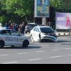 Mașină de poliție, făcută „acordeon” în centrul Capitalei. Accidentul care a surprins trecătorii din Piața Unirii