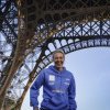 Anouk Garnier a cucerit Turnul Eiffel şi a doborât recordul mondial de căţărare pe frânghie