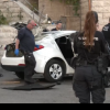 Cel puțin 2 răniți după ce o mașină a intrat în oamenii adunați în fața unei sinagogi din Ierusalim. Atacatorii au fugit
