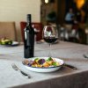 „Detoxifiere” la un restaurant din Verona: clienții care renunță la telefonul mobil primesc o sticlă de vin gratuită