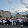 Peste 200 de persoane au protestat în Piaţa Victoriei față de modul cum se judecă dosarul lui Vlad Pascu