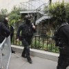 Un bărbat care amenința că se aruncă în aer, după ce s-a baricadat în consulatul Iranului din Paris, a fost arestat