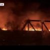 Un tren a luat foc în mers în Canada. Imagini cu vagoanele care ard ca o torță VIDEO