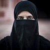 Vălul islamic va fi interzis pe stradă, în Franța, dacă Marine Le Pen va câştiga alegerile prezidenţiale, anunță un deputat
