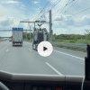 Camioanele-troleibuz circulă pe autostradă