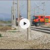 Incident dramatic pe o trecere de cale ferată: Mașina de pompieri la o secundă de coliziunea cu un tren plin cu pasageri