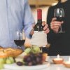 Un restaurant din Verona oferă sticle de vin gratuite clienților care renunță la telefoane mobile în timpul mesei
