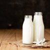 Cum e făcut laptele bio din supermarketuri. Cum trebuie să îl alegi pe cel bun, de fapt