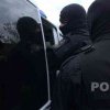 Traficanți de droguri din Bistrița-Năsăud și Cluj, „călcați” de mascați și procurorii DIICOT