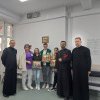 Pacienții spitalului din Blaj au fost vizitați de preoți și tinerii unei parohii, în cadrul unei acțiuni filantropice