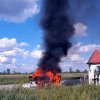 Accident în apropiere de Timișoara. O mașină a luat foc, patru persoane la spital