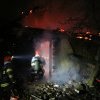 Incendiu de proporţii la o fabrică de mobilă din Banat. Intervin pompieri din două judeţe