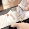 Pentru traiul de zi cu zi, românii cheltuie aproape 90% din veniturile lunare