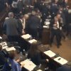 Bătaie generală între parlamentarii din Georgia din cauza unei legi de inspirație rusească