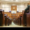 Camera Deputaţilor a suspendat şedinţa de luni, după ce un deputat a blocat tribuna sălii de plen
