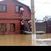 „E fără precedent. Nu am mai văzut atâta apă de mult timp”. Inundațiile au făcut prăpăd în Rusia. Mii de oameni, evacuați
